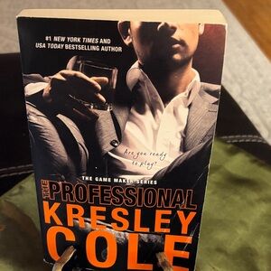 The Professional by Kresley Cole Paperback